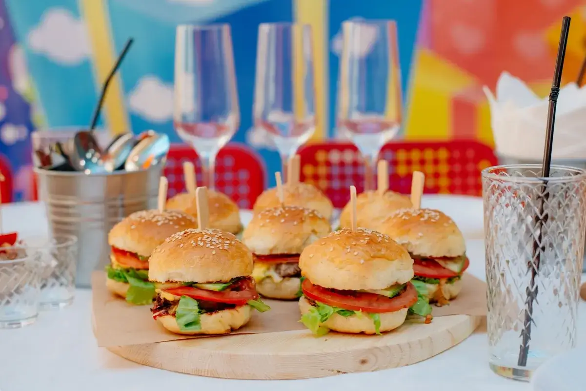 Zdjęcie Gdzie kupić mini burgery? Przewodnik po sklepach i cenach