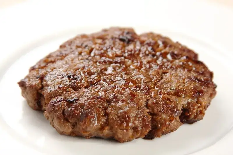 Zdjęcie Jak zrobić idealnego burgera wołowego w domu? Prosty przepis
